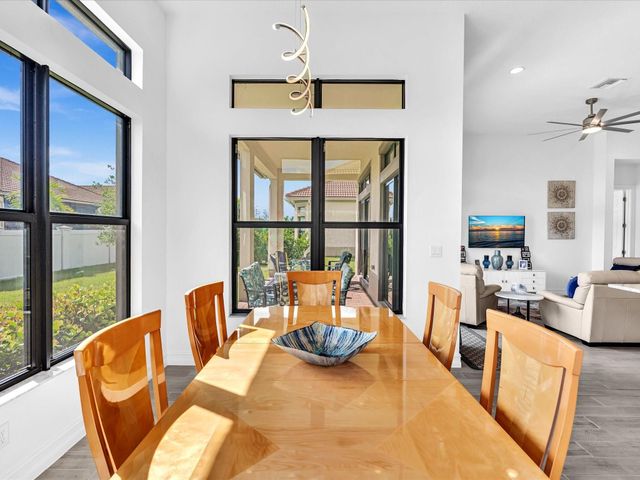 8928 E Bastille Cir Circle, Parkland, FL 33076