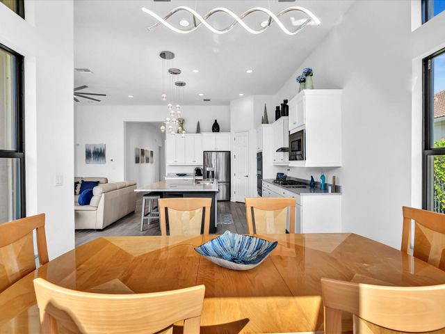 8928 E Bastille Cir Circle, Parkland, FL 33076