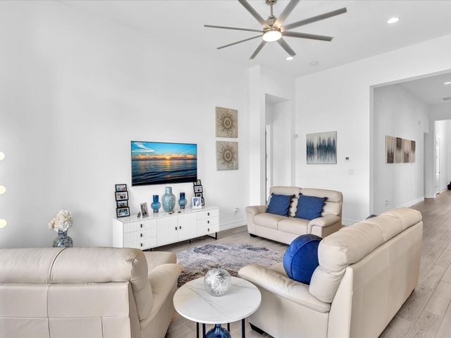 8928 E Bastille Cir Circle, Parkland, FL 33076