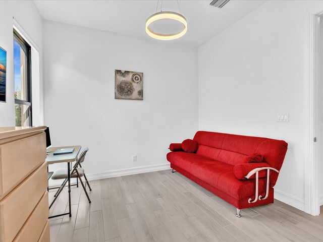 8928 E Bastille Cir Circle, Parkland, FL 33076