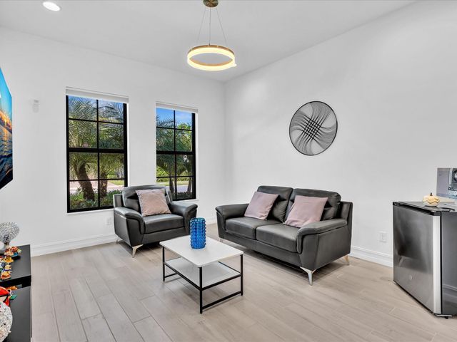 8928 E Bastille Cir Circle, Parkland, FL 33076