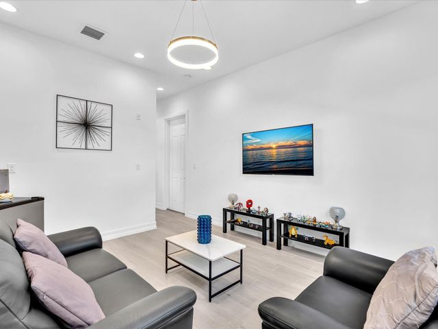 8928 E Bastille Cir Circle, Parkland, FL 33076