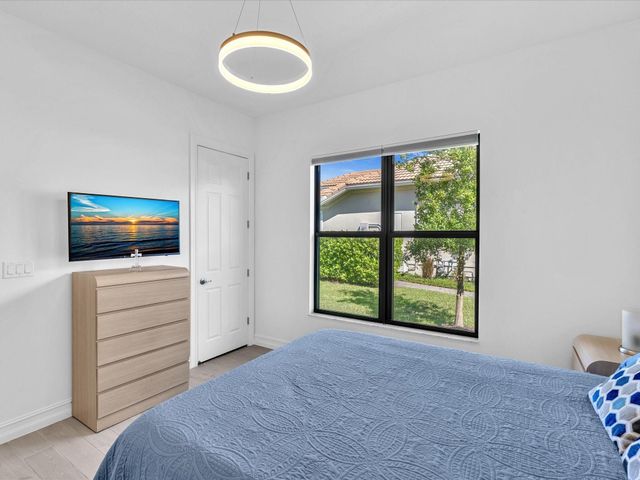 8928 E Bastille Cir Circle, Parkland, FL 33076