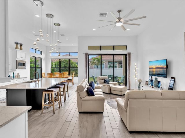 8928 E Bastille Cir Circle, Parkland, FL 33076