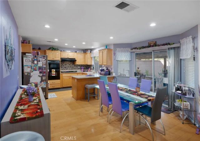 40 Linhaven, Irvine, CA 92602
