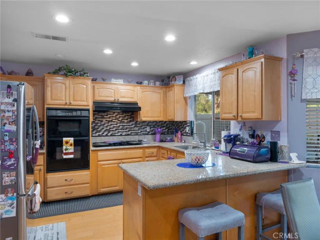 40 Linhaven, Irvine, CA 92602