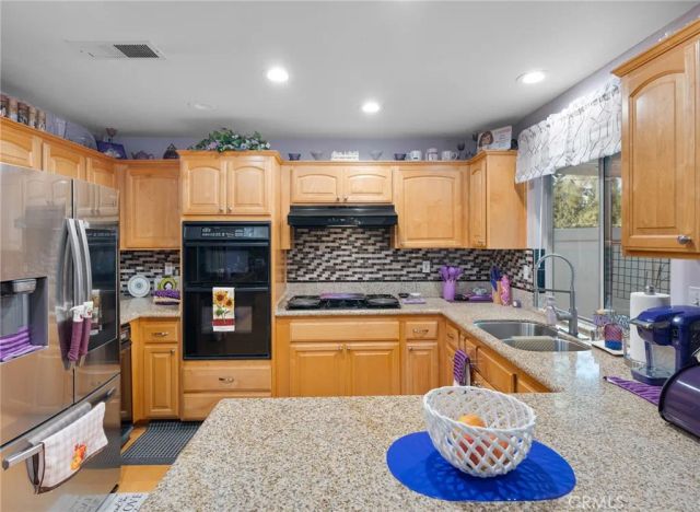 40 Linhaven, Irvine, CA 92602