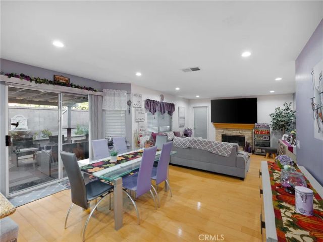 40 Linhaven, Irvine, CA 92602