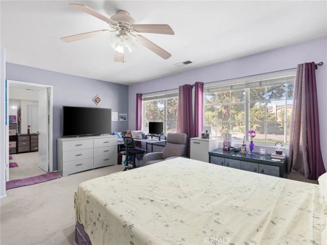 40 Linhaven, Irvine, CA 92602