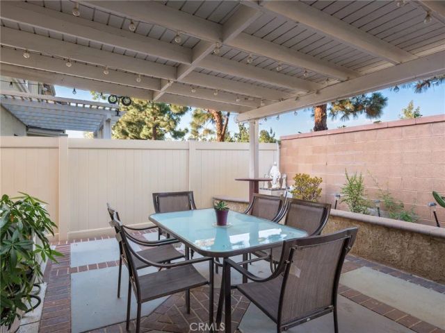 40 Linhaven, Irvine, CA 92602