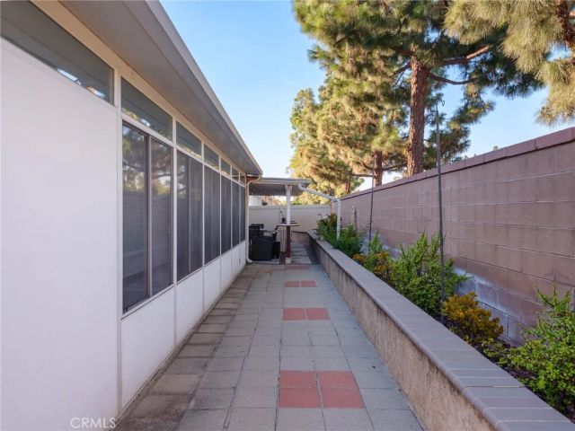 40 Linhaven, Irvine, CA 92602