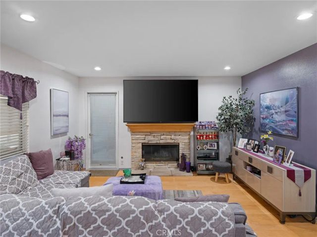 40 Linhaven, Irvine, CA 92602