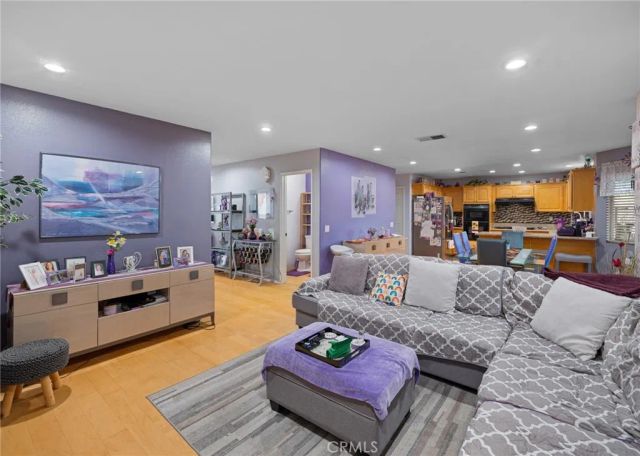 40 Linhaven, Irvine, CA 92602