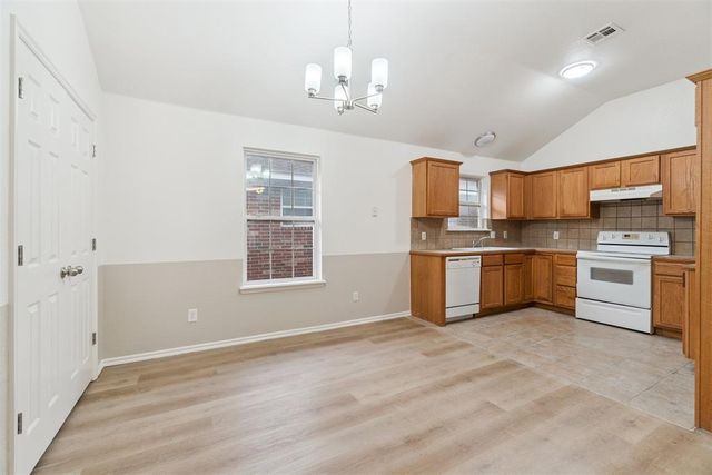 12325 SW 6th Street, Yukon, OK 73099