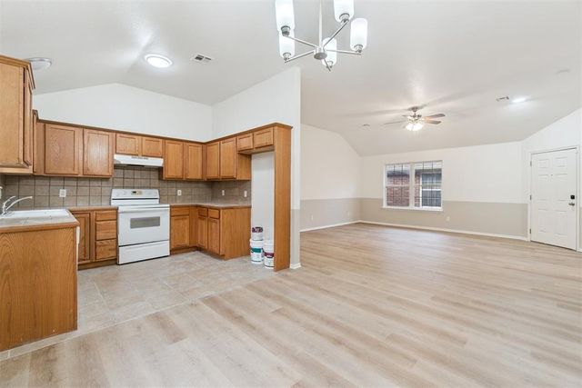 12325 SW 6th Street, Yukon, OK 73099