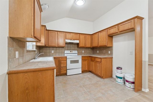 12325 SW 6th Street, Yukon, OK 73099