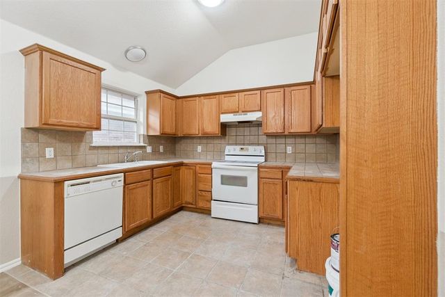 12325 SW 6th Street, Yukon, OK 73099