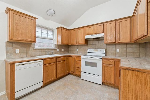 12325 SW 6th Street, Yukon, OK 73099