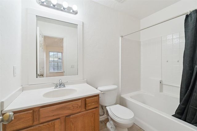 12325 SW 6th Street, Yukon, OK 73099