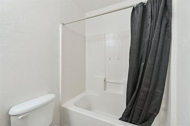 12325 SW 6th Street, Yukon, OK 73099