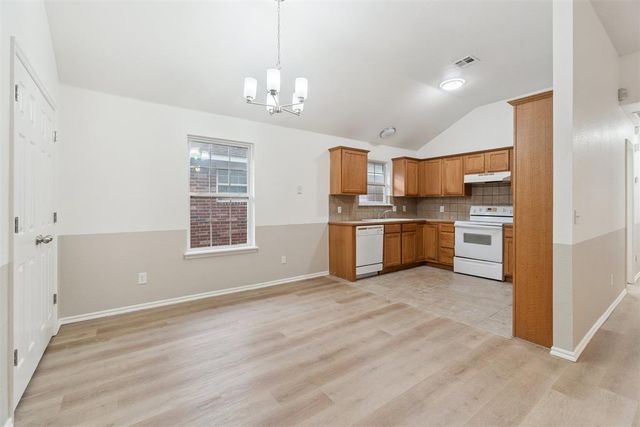 12325 SW 6th Street, Yukon, OK 73099