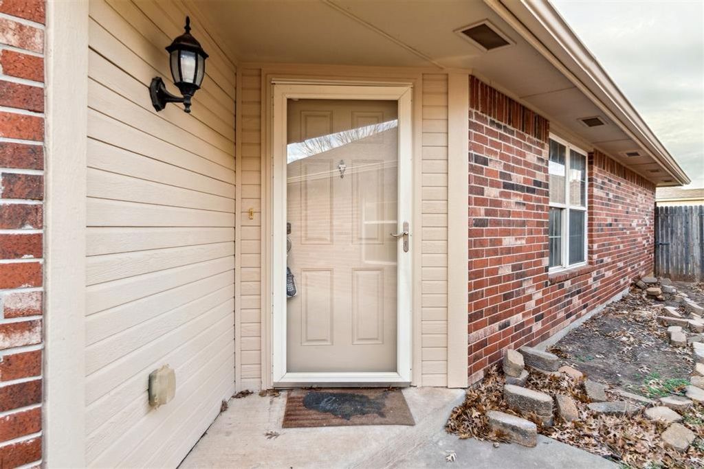 12325 SW 6th Street, Yukon, OK 73099