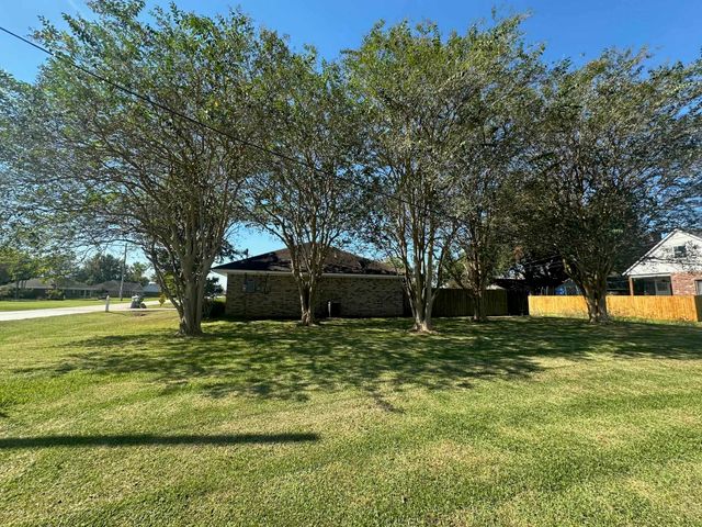 600 Parkside Dr, Thibodaux, LA 70301