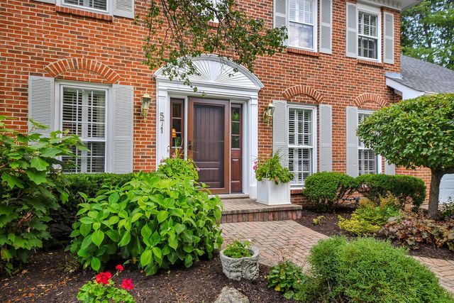 571 Apple River Drive, Naperville, IL 60565