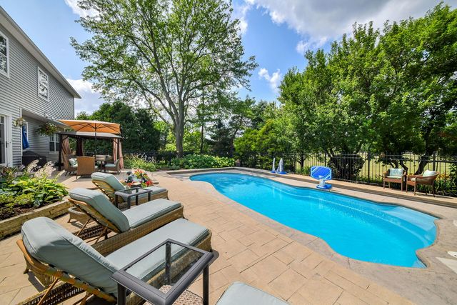 571 Apple River Drive, Naperville, IL 60565