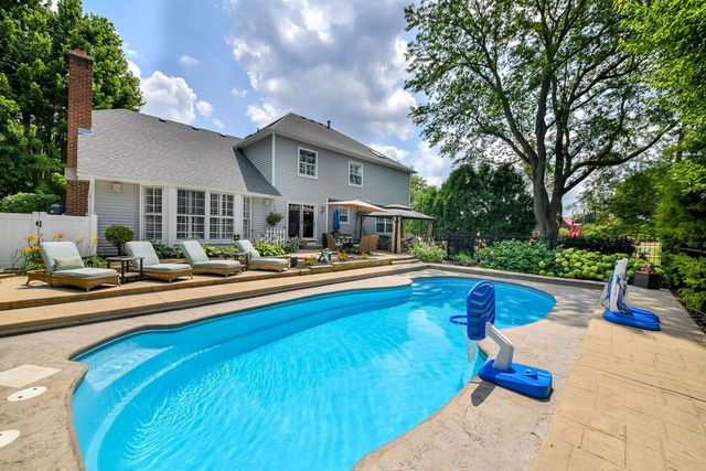 571 Apple River Drive, Naperville, IL 60565