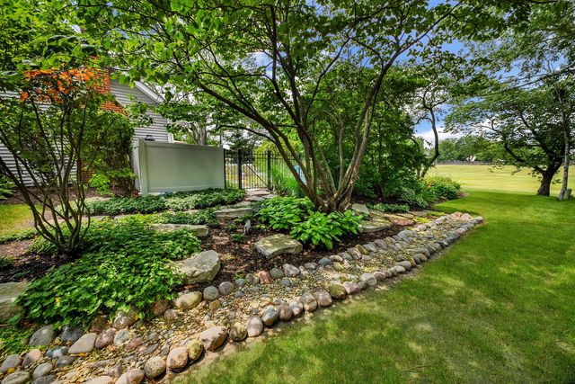 571 Apple River Drive, Naperville, IL 60565