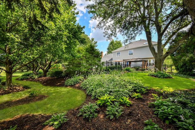 571 Apple River Drive, Naperville, IL 60565