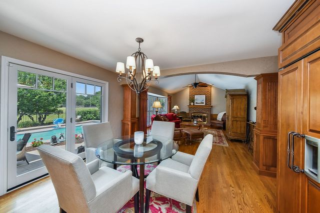 571 Apple River Drive, Naperville, IL 60565