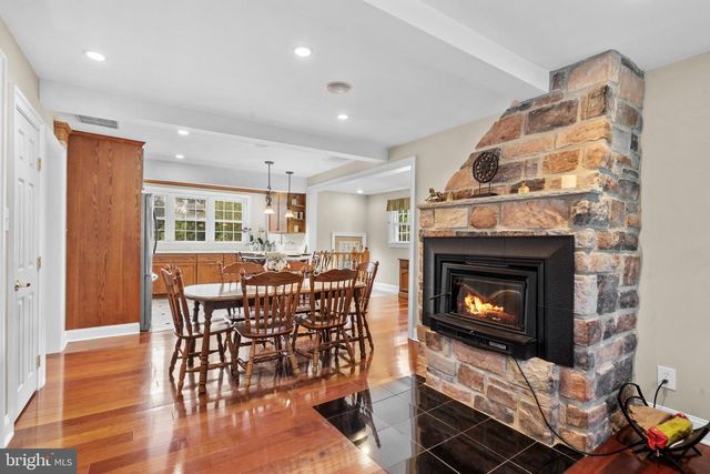 17 TANSEY DR, Upper Chichester, PA 19014
