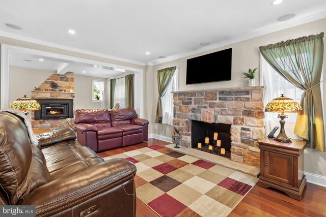 17 TANSEY DR, Upper Chichester, PA 19014