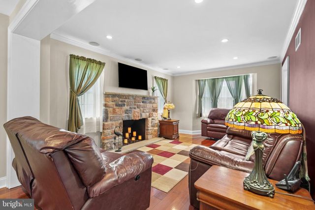 17 TANSEY DR, Upper Chichester, PA 19014