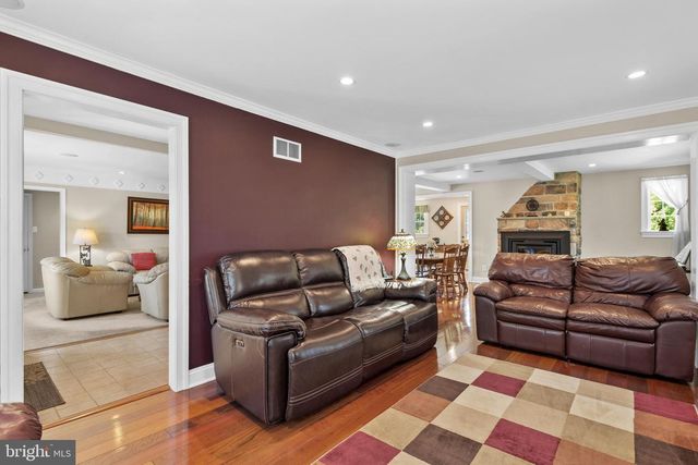 17 TANSEY DR, Upper Chichester, PA 19014