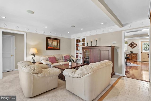 17 TANSEY DR, Upper Chichester, PA 19014