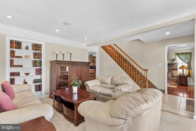 17 TANSEY DR, Upper Chichester, PA 19014