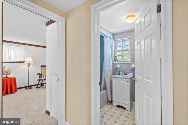 17 TANSEY DR, Upper Chichester, PA 19014