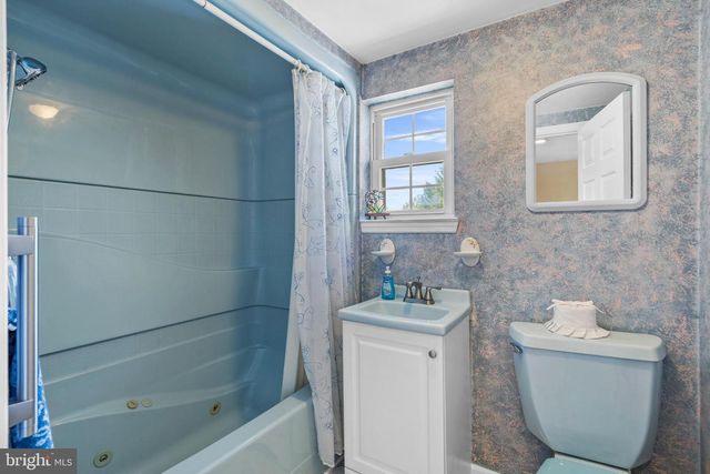 17 TANSEY DR, Upper Chichester, PA 19014