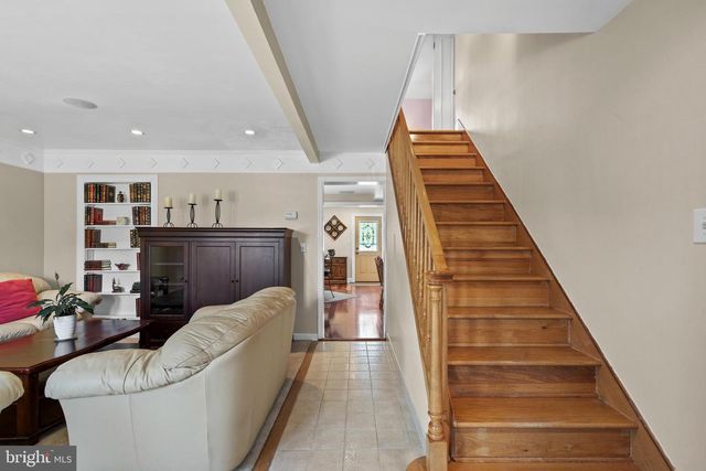 17 TANSEY DR, Upper Chichester, PA 19014