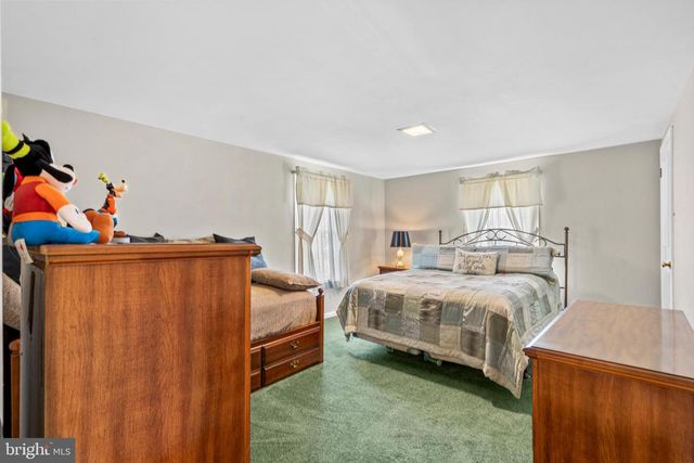 17 TANSEY DR, Upper Chichester, PA 19014
