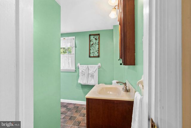17 TANSEY DR, Upper Chichester, PA 19014