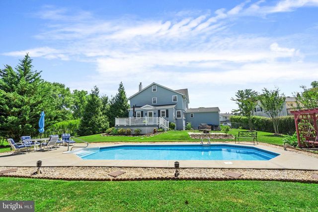 17 TANSEY DR, Upper Chichester, PA 19014