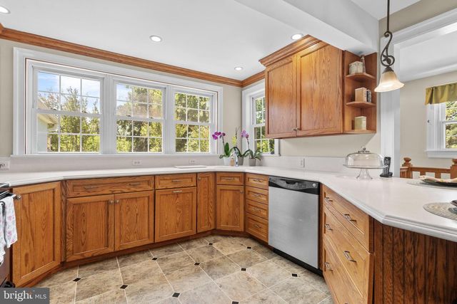 17 TANSEY DR, Upper Chichester, PA 19014