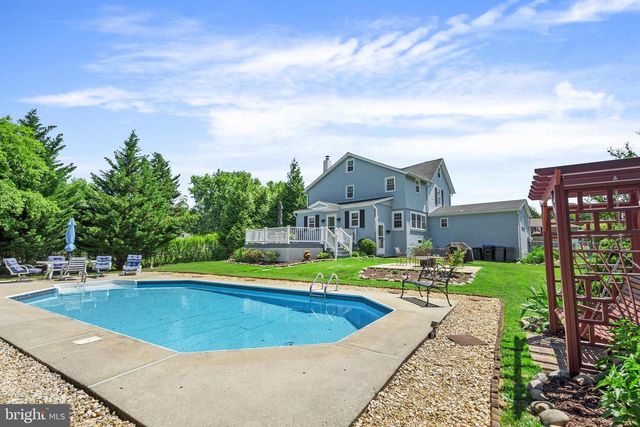 17 TANSEY DR, Upper Chichester, PA 19014