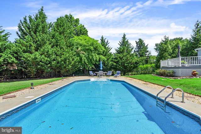 17 TANSEY DR, Upper Chichester, PA 19014