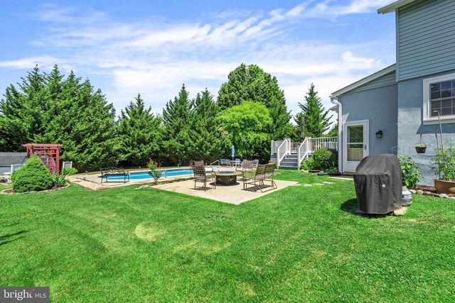 17 TANSEY DR, Upper Chichester, PA 19014