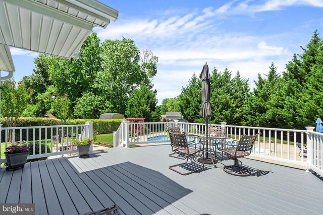 17 TANSEY DR, Upper Chichester, PA 19014